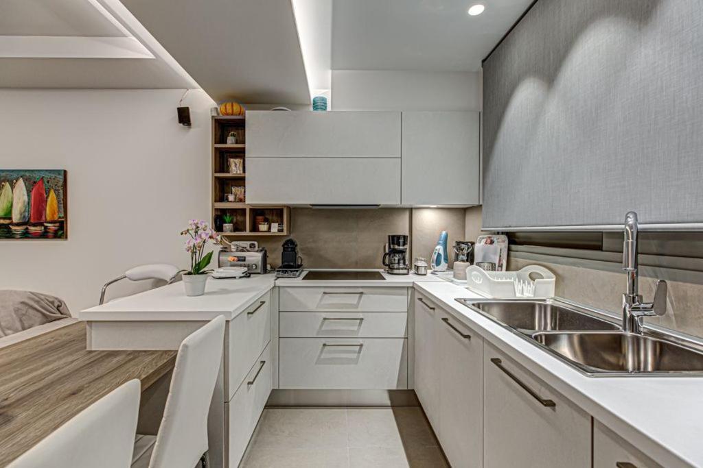 Deluxe & Modern In Apartment Athens